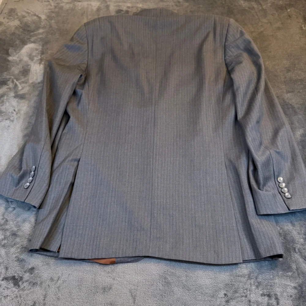 Jos A Bank Mens 41R Suit Jacket Blazer 100% Wool Light Grey Pinstripe‎ Business